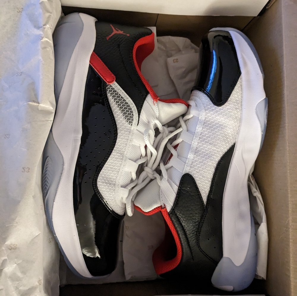 Size 11 - Jordan 11 CMFT Low "Bred" White Black University Red 2021